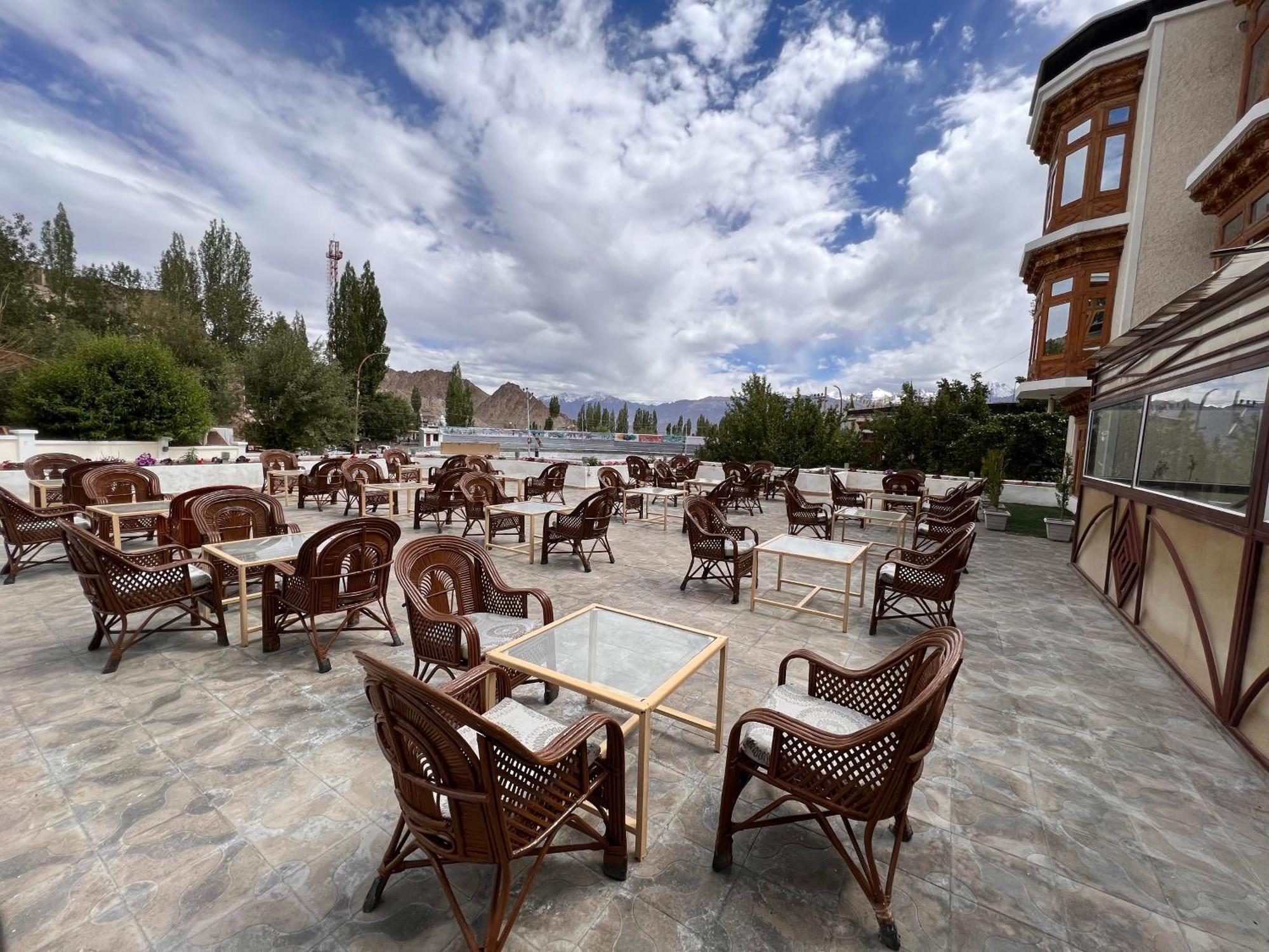Hotel New Glacier View Leh Exterior foto